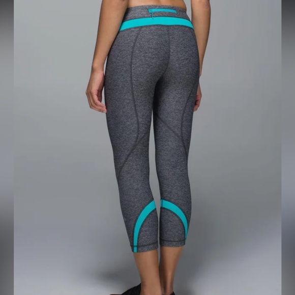 LULULEMON LEGGINGS TURQUOISE & GREY. Sz. 6. Crop pant  & Sport Top. - Picture 2 of 10
